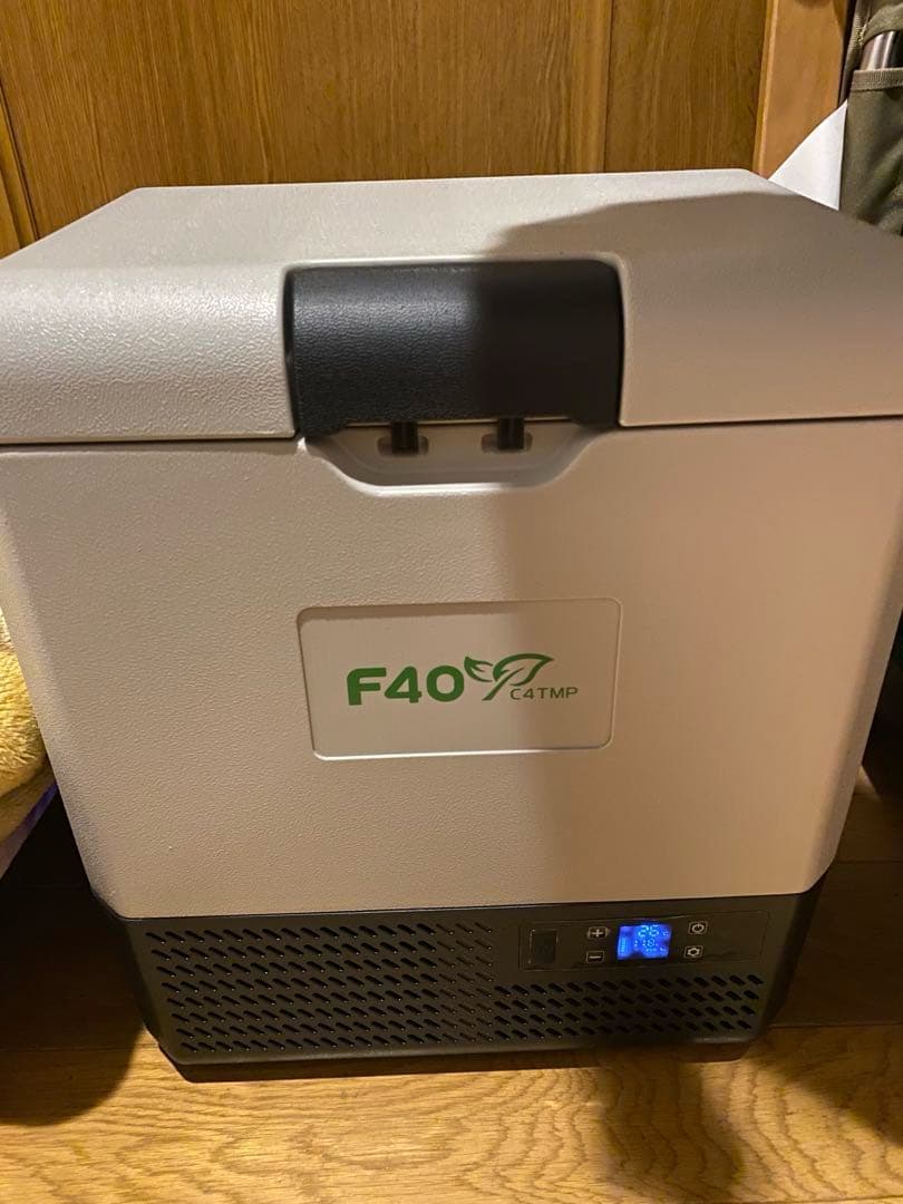 美品F40C4TMP ポータブル車載冷蔵庫 15L バッテリー1個付き　お値下げ