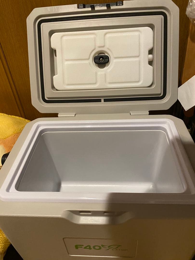 美品F40C4TMP ポータブル車載冷蔵庫 15L バッテリー1個付き　お値下げ