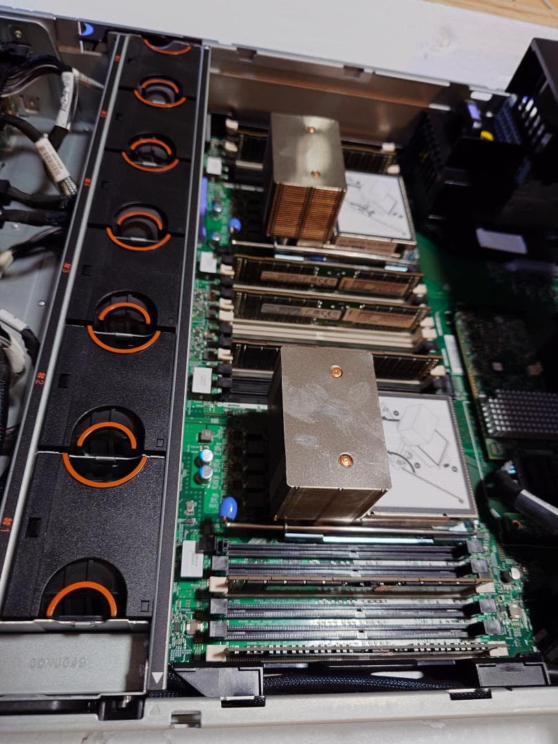 Lenovo サーバー Intel Xeon搭載