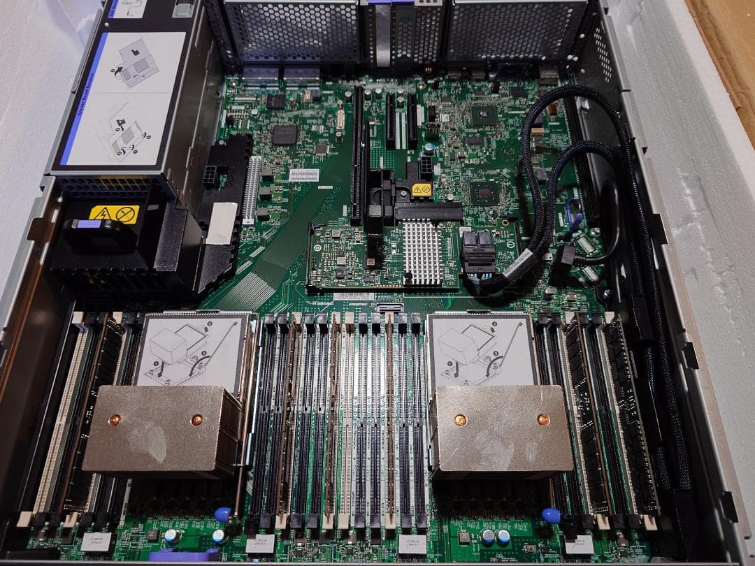 Lenovo サーバー Intel Xeon搭載