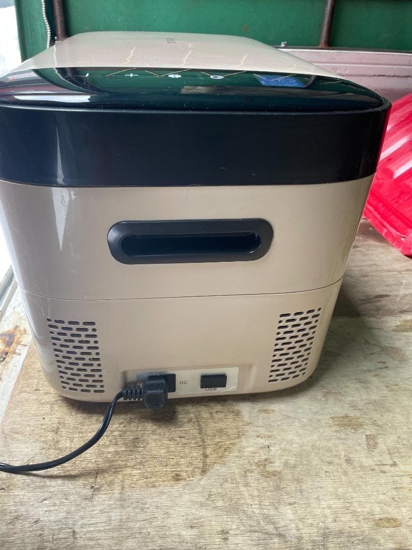 中古美品 20L ポータブル冷凍冷蔵庫 KFERA-20-DE クリーム色