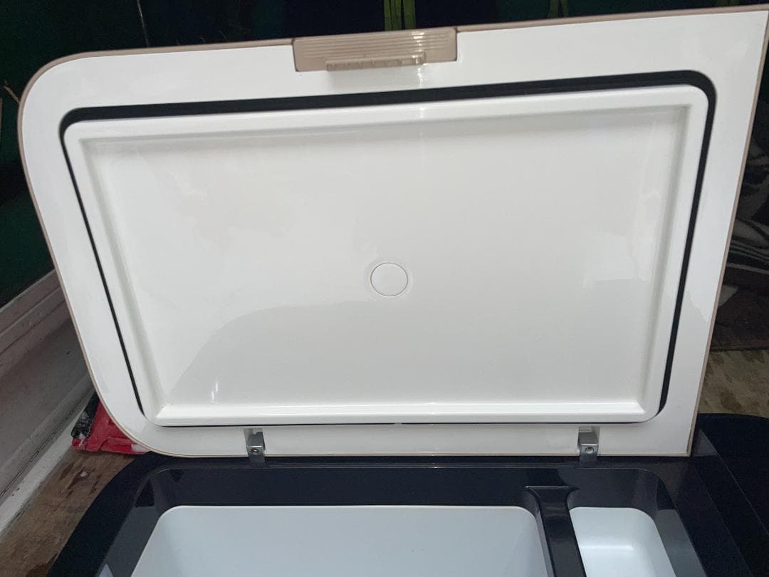 中古美品 20L ポータブル冷凍冷蔵庫 KFERA-20-DE クリーム色