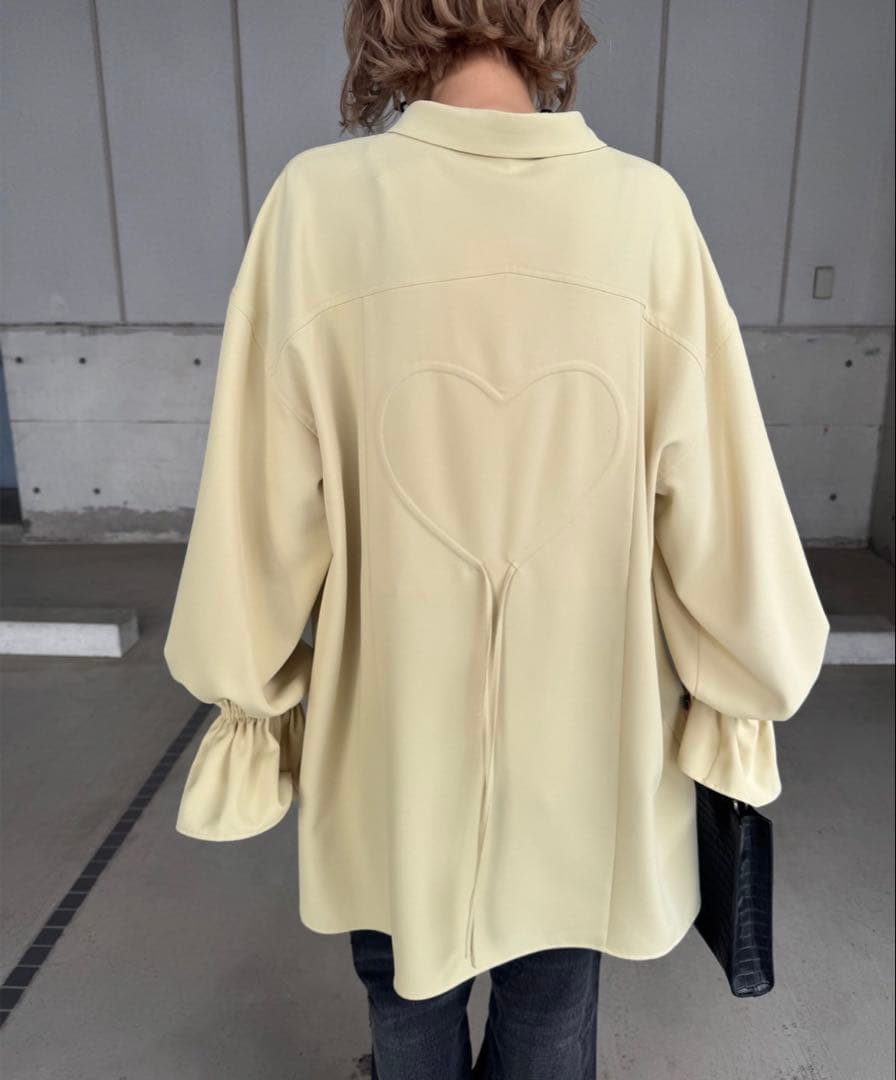 AMERI♡ BACK HEART DESIGN OVER BLOUSE