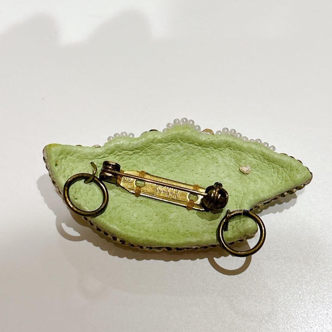 美品 tamas タマス すずらん 花 ブローチ グリーン　ホワイト　ビーズ