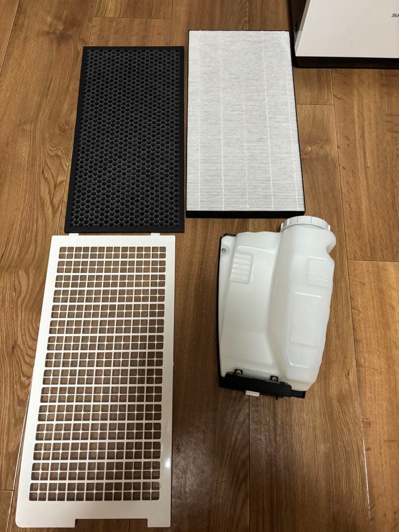 状態美品　SHARP 2022年製 除加湿空気清浄機 KC-HD70-W