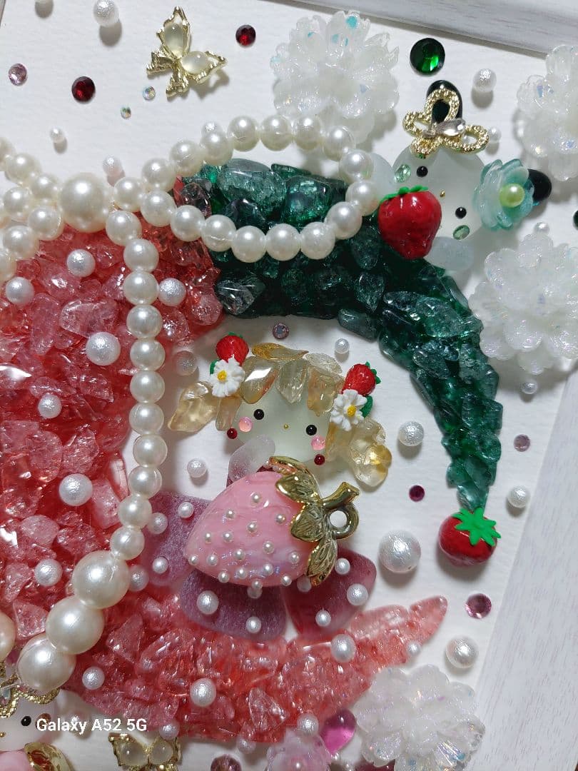 シーグラスアート 大きなリボンといちごのお月様♪