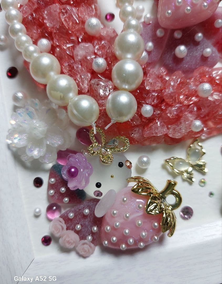 シーグラスアート 大きなリボンといちごのお月様♪