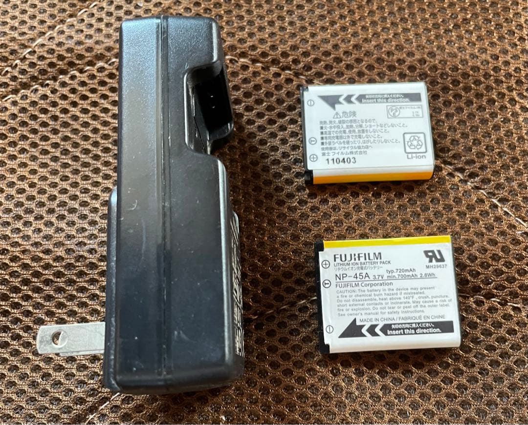 デジタルカメラ　フジフィルム　FINEPIX T300 レッド　動作確認済み