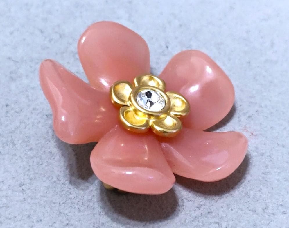 ジバンシー　ピンク花型ブローチ　40589