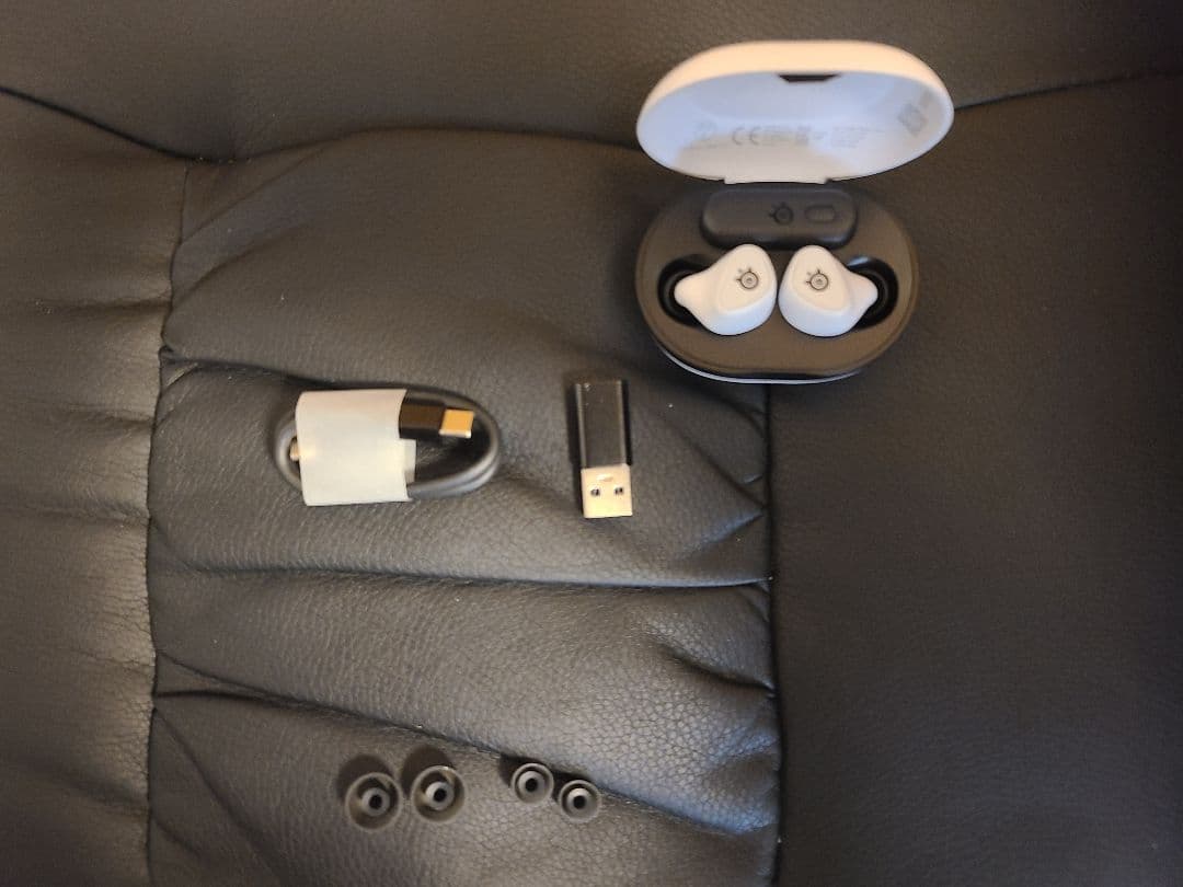 【未使用】【値下げ】SteelSeries Arctis Gamebuds