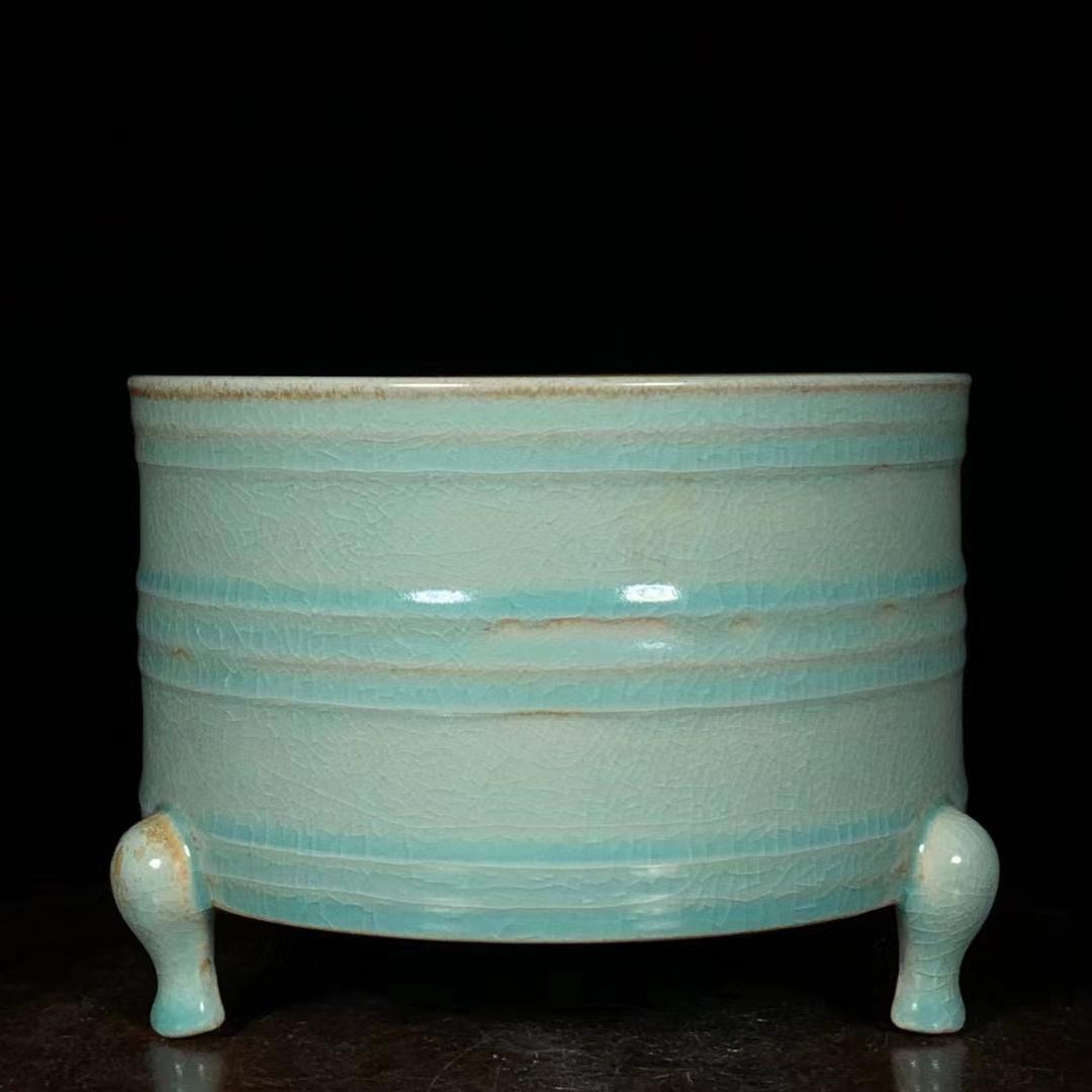 中国古美術・旧蔵の磁器・三足奐・18x13cm・置物・書道・文房具・稀少品・賞物