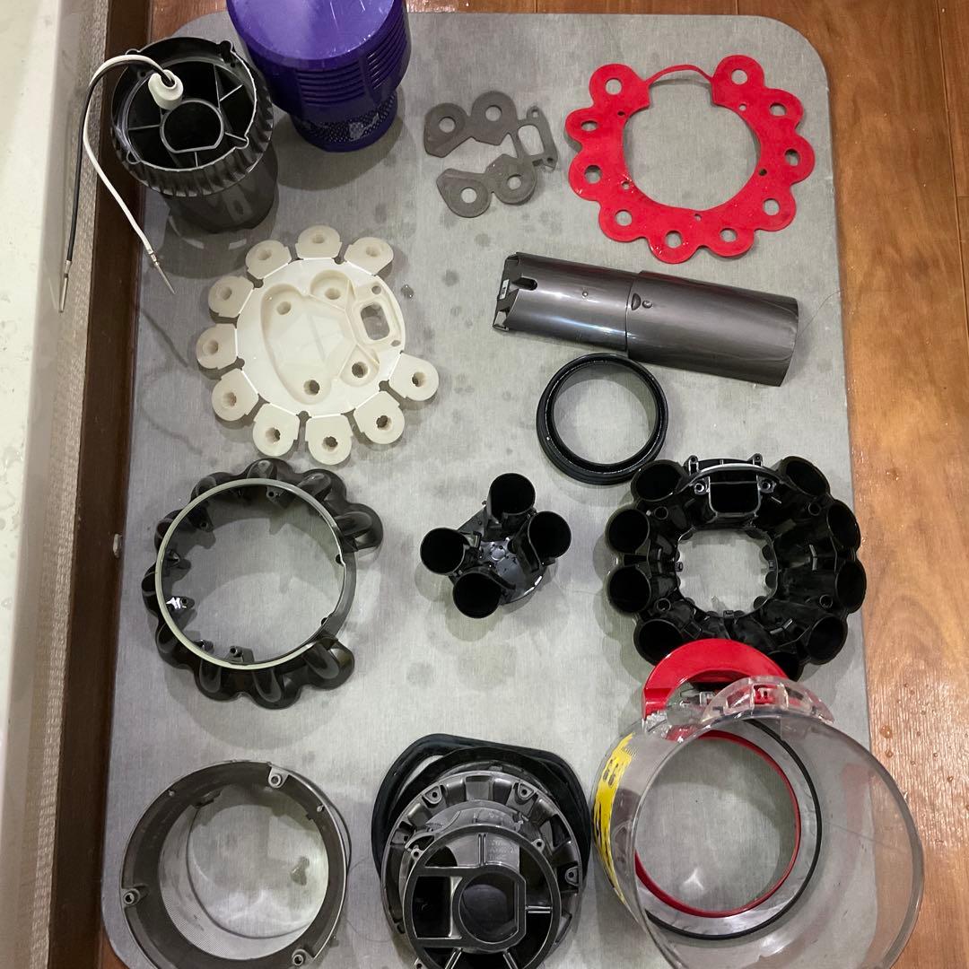 11. 『分解洗浄済み』動作確認済み　ダイソンDyson v10 (sv12)