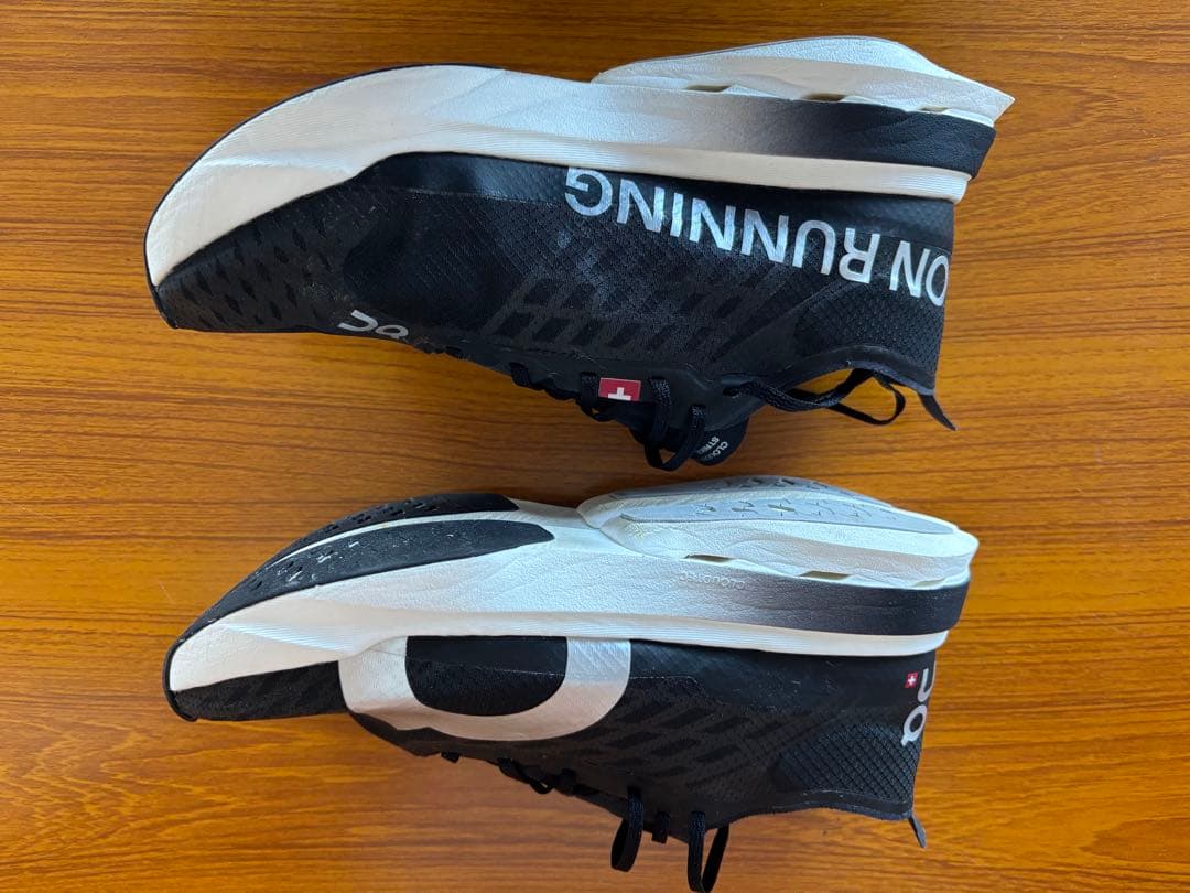 スパイク・シューズ On Cloudboom Strike