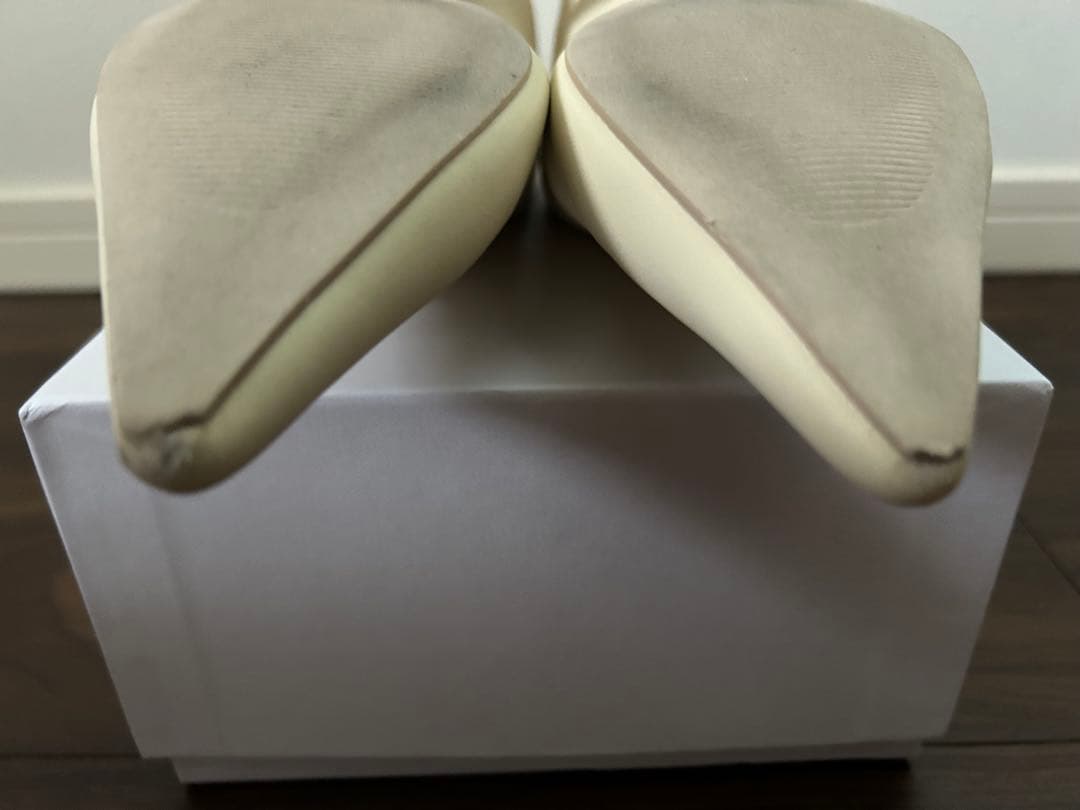 ETRE TOKYO クリーム色 ポインテッドレザースリッポン 37