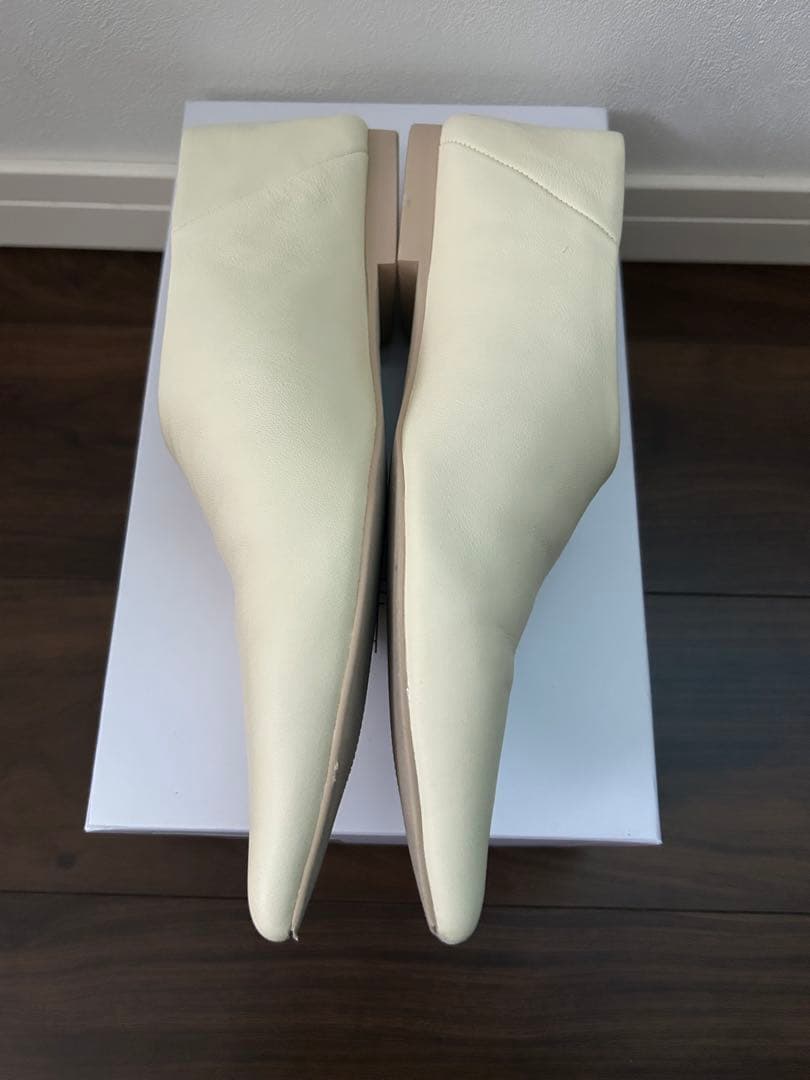 ETRE TOKYO クリーム色 ポインテッドレザースリッポン 37