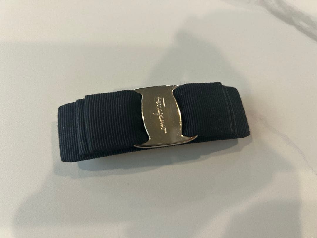 フェラガモ バレッタ ブラック