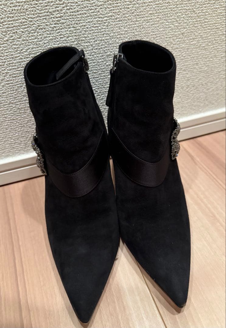 MANOLO BLAHNIK ハンギシスエード アンクルブーツ　37