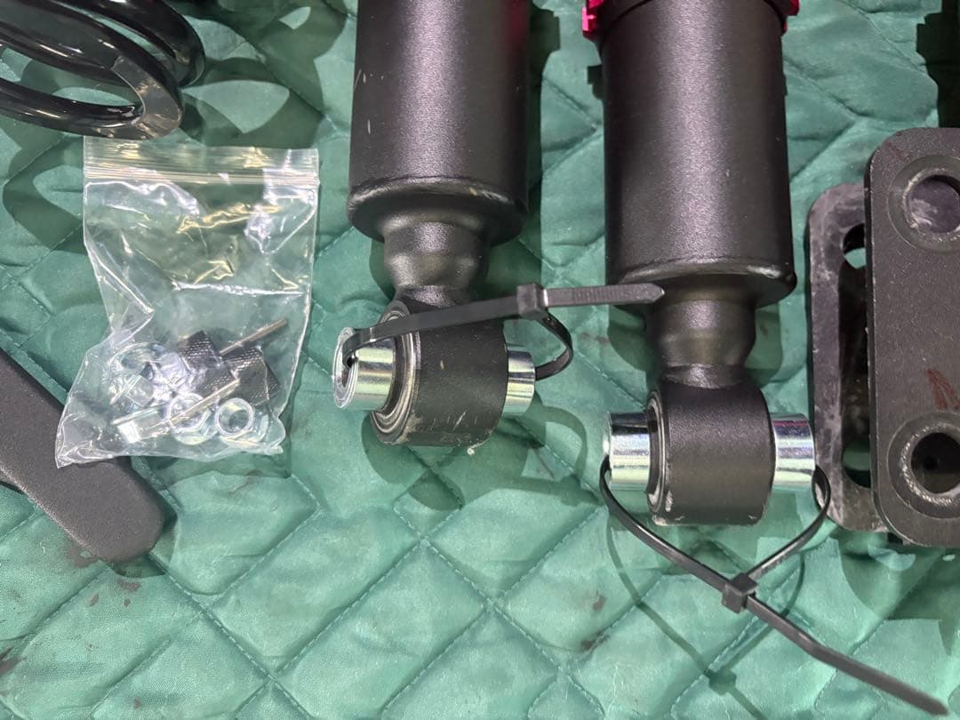 30系 プリウス フロントピロアッパー車高調 ZVW30 ZVW35