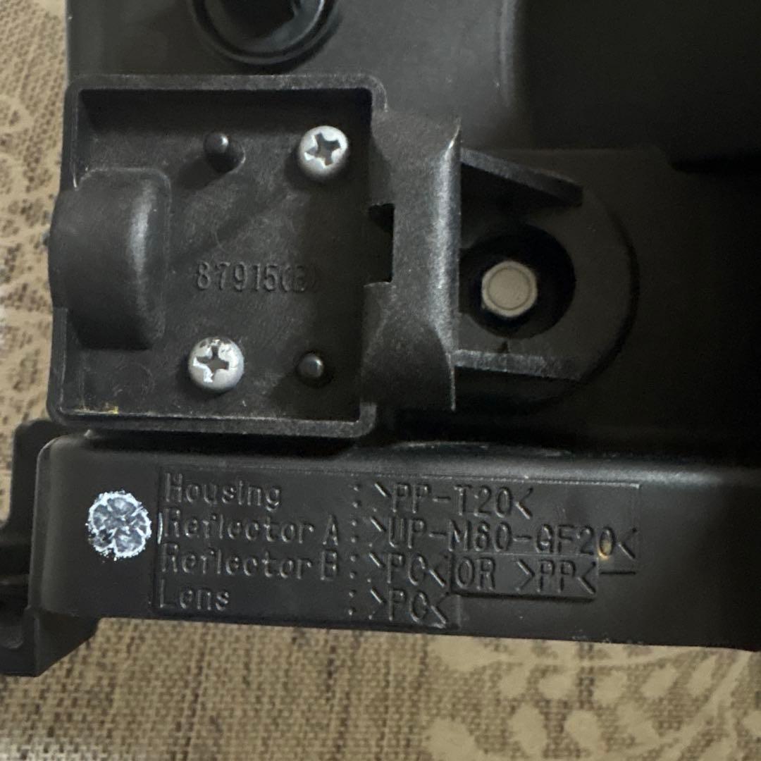 三菱ふそう　ファイター　ヘッドライト　左　ディスチャージ　たもつ