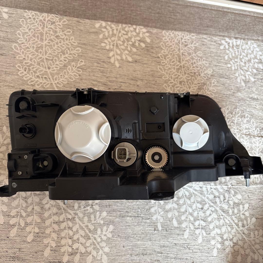 三菱ふそう　ファイター　ヘッドライト　左　ディスチャージ　たもつ