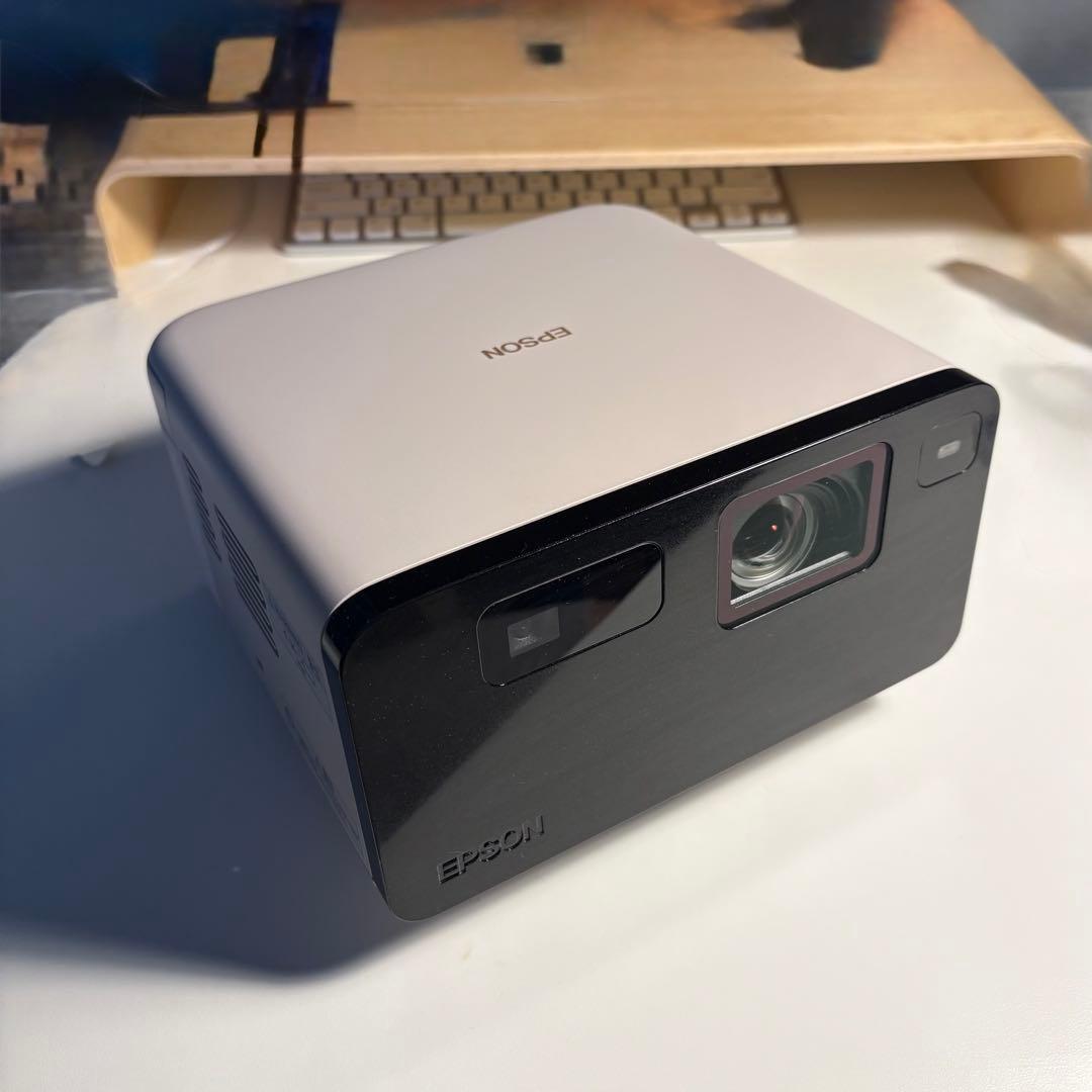 EPSON　ホームプロジェクター dreamio ホワイト　EF-21W