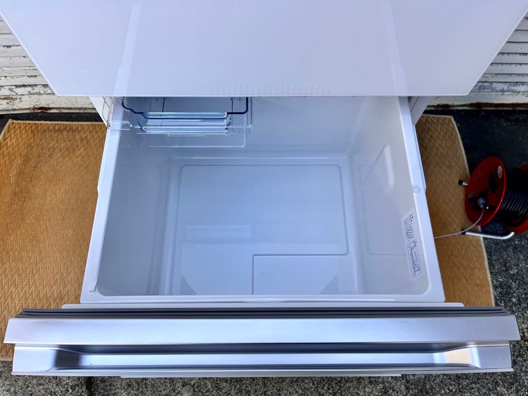 ②【美品】2024年YAMADA冷凍冷蔵庫　REFAGE YRZ-F32MW