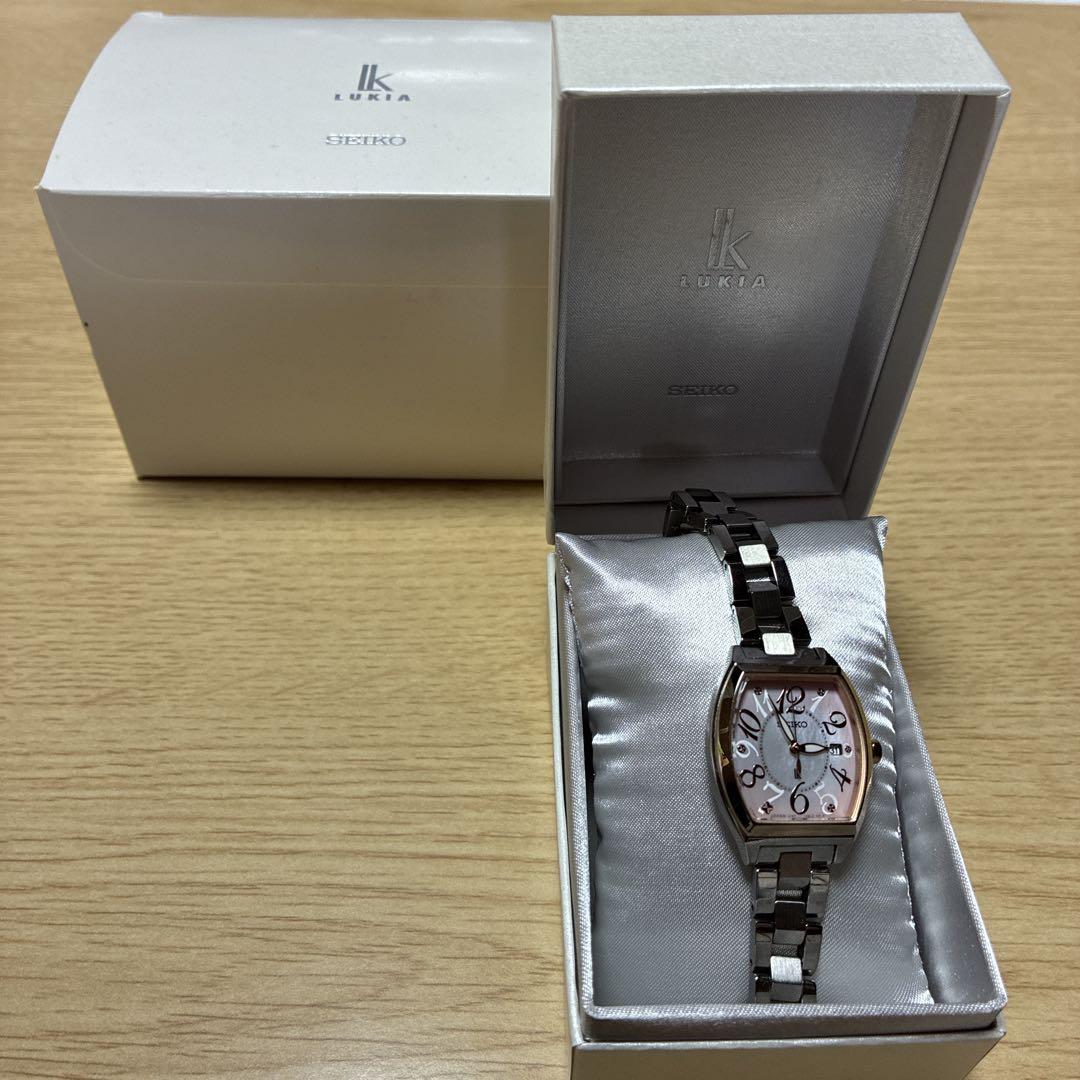 LUKIA V137 ソーラー電池レディース腕時計