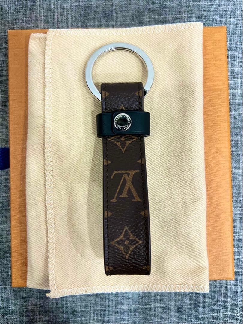 現行品極美品未使用　ルイヴィトン　ドラゴンヌモノグラム キーホルダーM62709