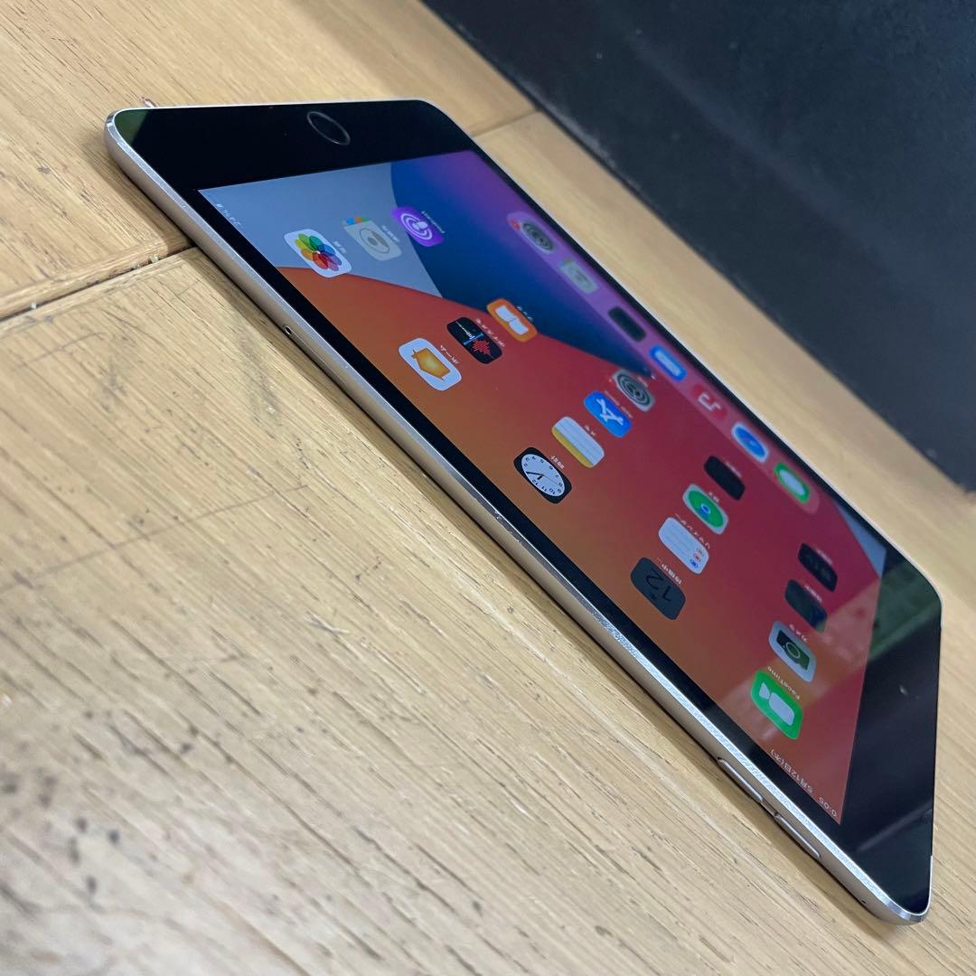 動作品 iPad mini4 64GB SIMフリー MK722J/A