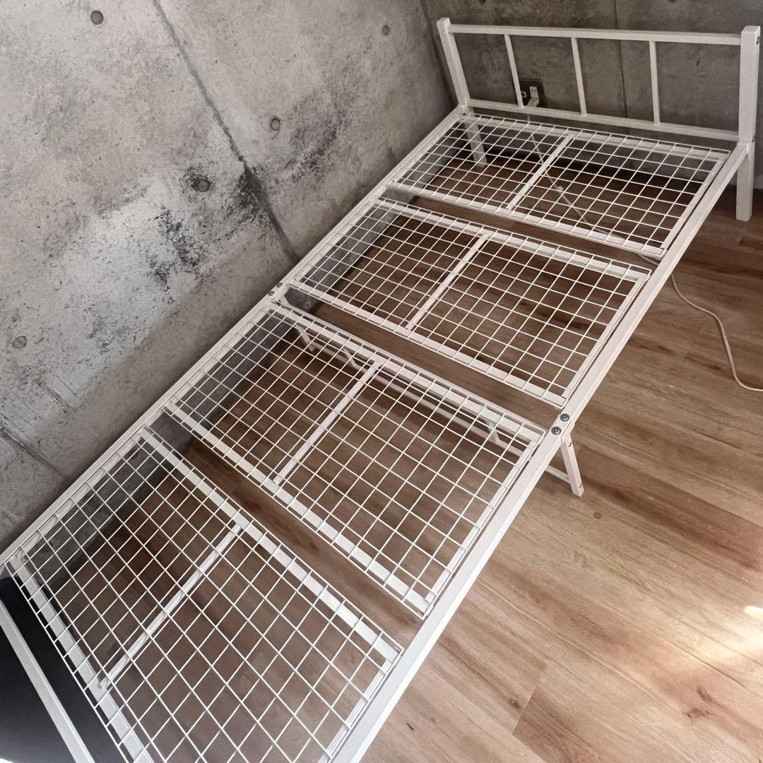 ニトリ　シンプルパイプベッド