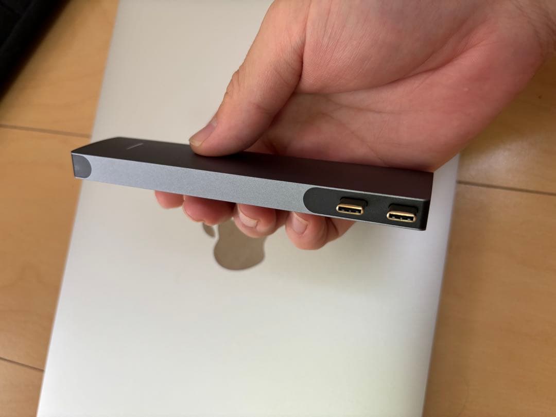 Apple MacBook本体 充電器・ケース付き