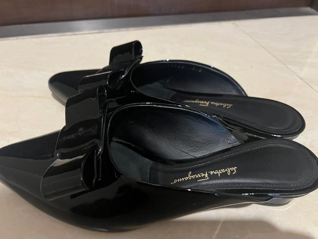美品　salvatore ferragamo ブランド ブラック ミュール