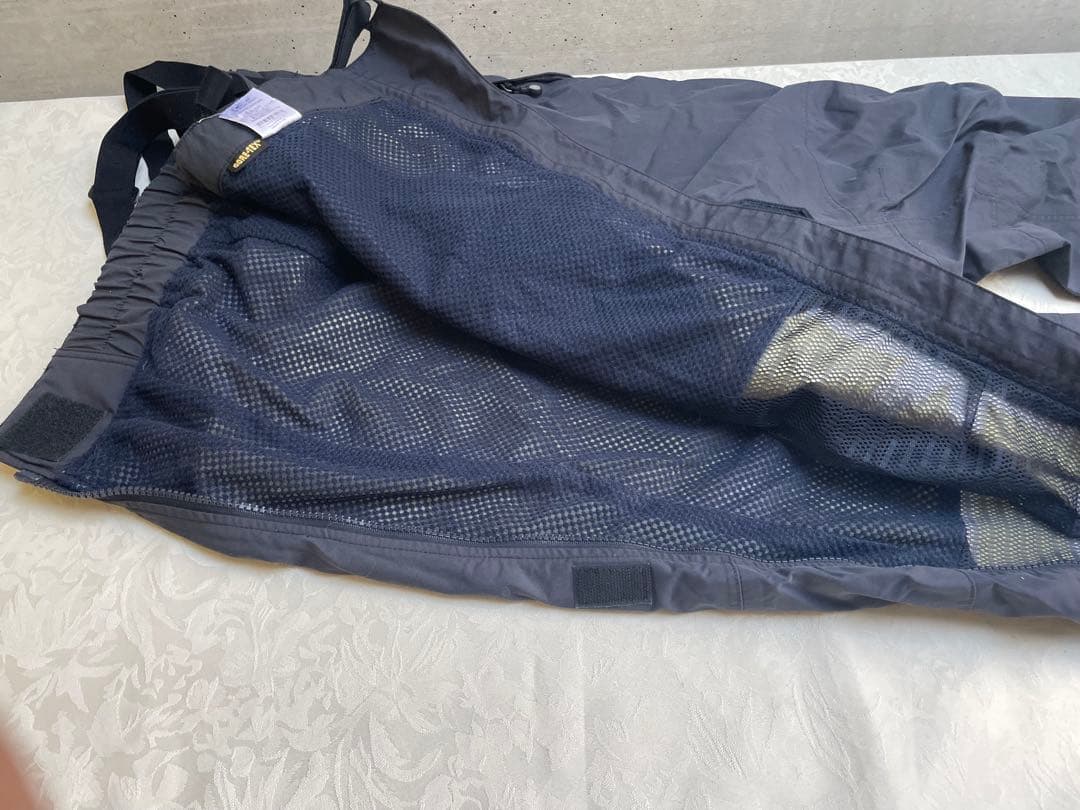 Patagonia パタゴニアブ　スキーウェア スノボーパンツ　メンズＭ