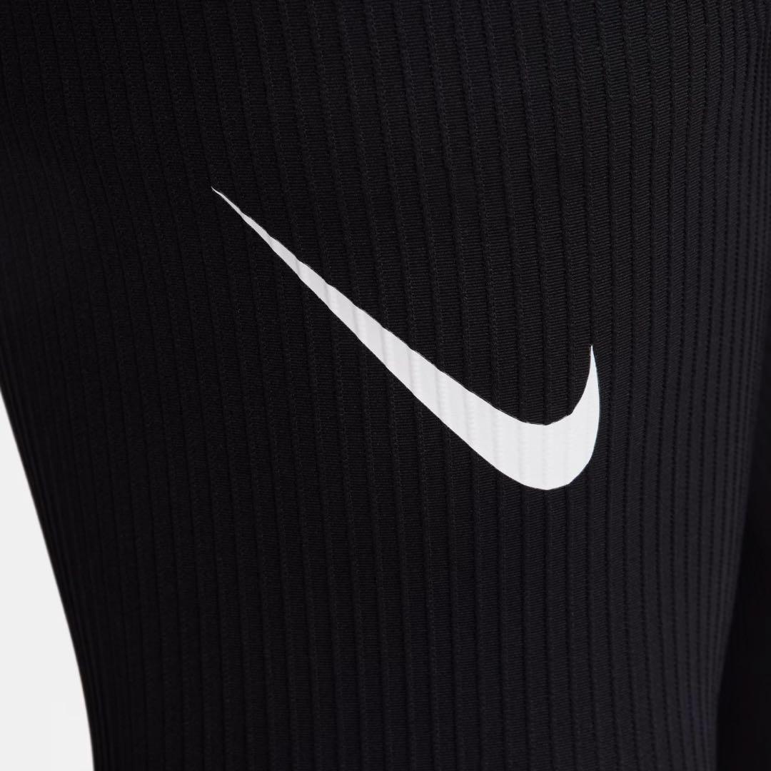 ナイキ　エアロスイフトタイツ　サイズM