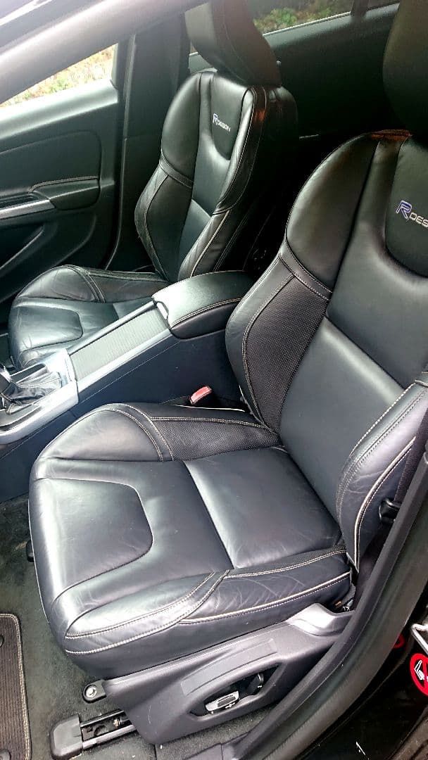 ボルボ V60 Rデザイン Tベル済 新車時より記録簿8枚