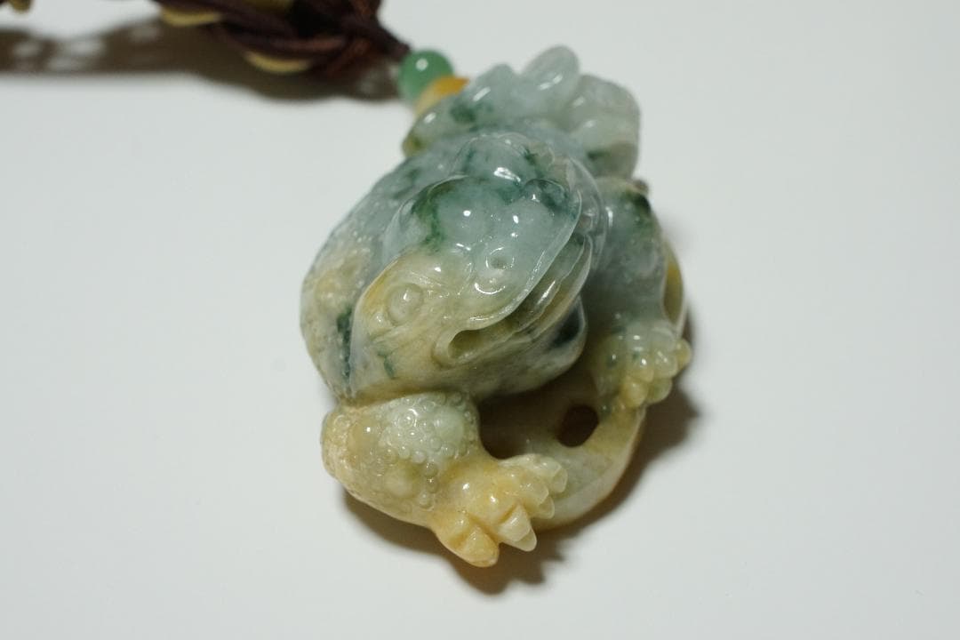 翡翠　置物　三本足蛙