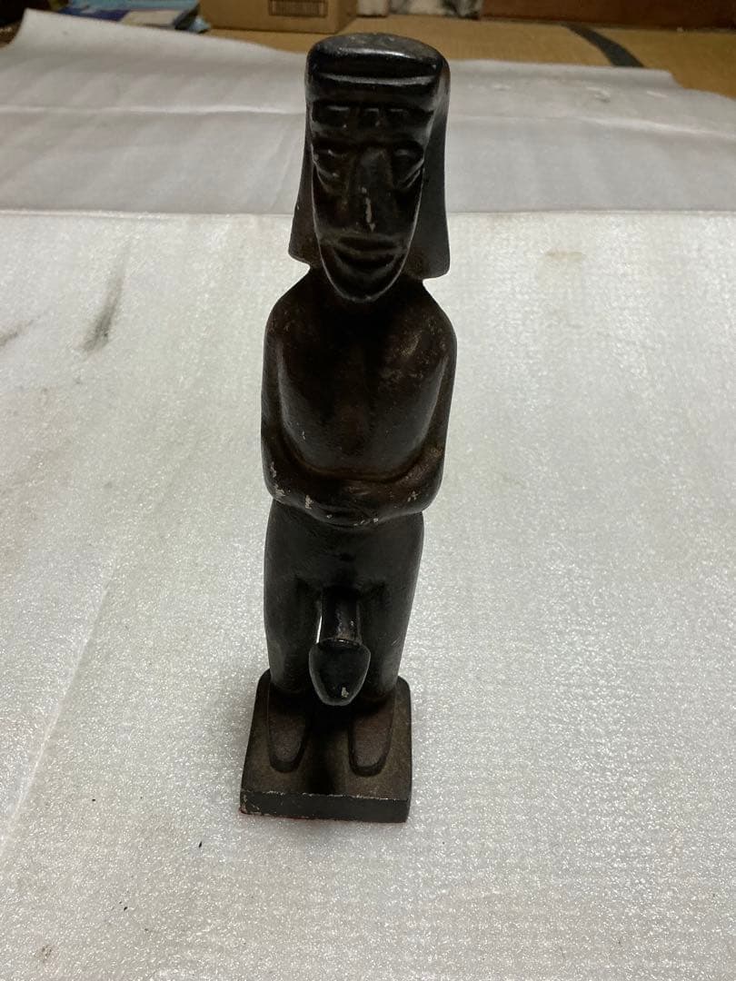 鉄製／男性像。モアイ風。【高さ／約、25cmくらいのものとなります】