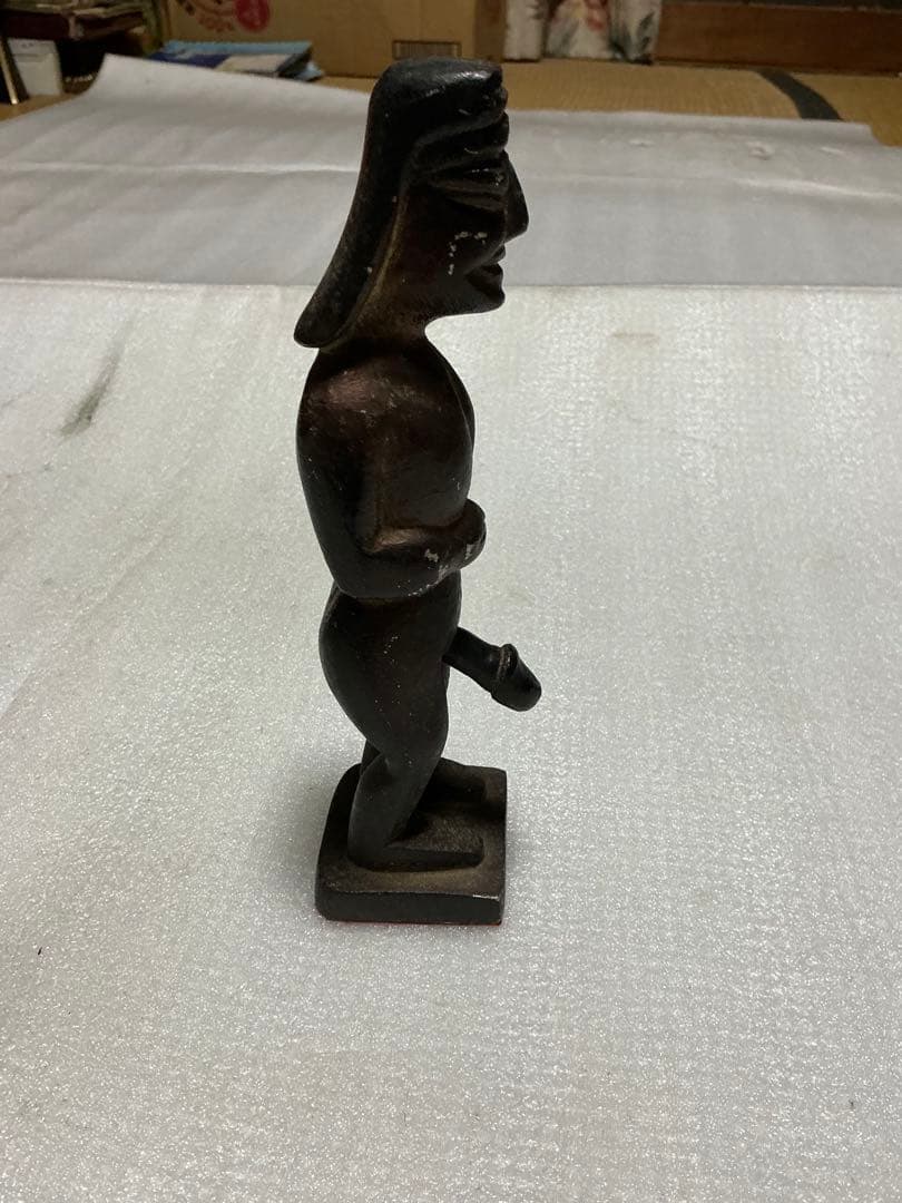 鉄製／男性像。モアイ風。【高さ／約、25cmくらいのものとなります】