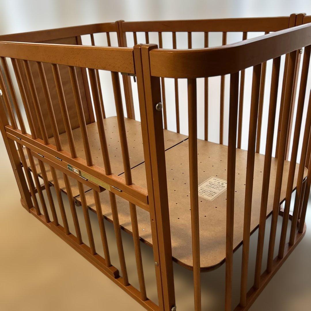 ベビーベッド組立式 マット、キルトパッド、掛布団とカバー、枕、ベビーガード付き