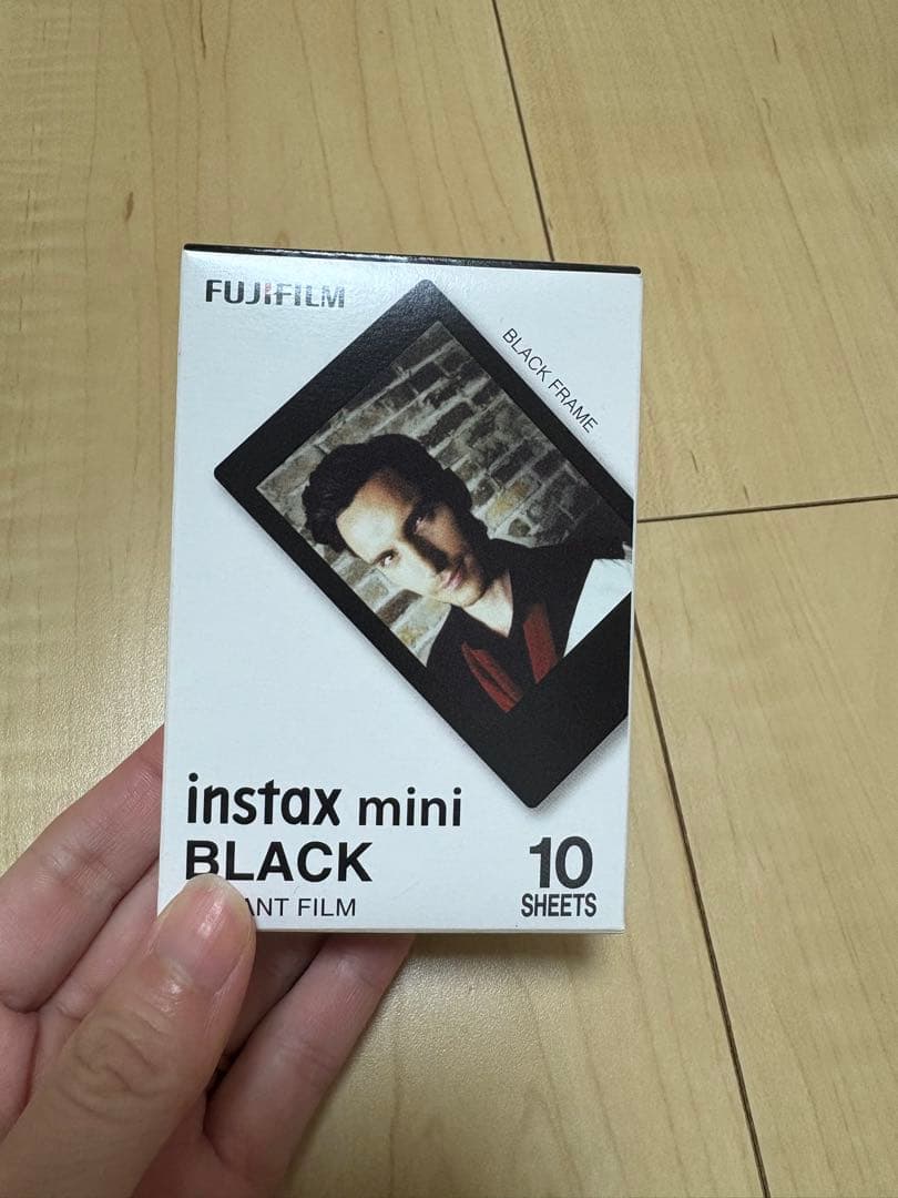 instax mini 12 ホワイト + BLACKフィルム 10枚