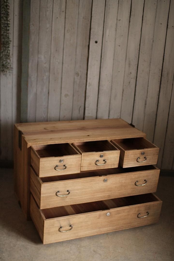 古い木製の引き出し5杯　チェスト　桐箪笥 昭和レトロ　古家具　古民家　時代家具