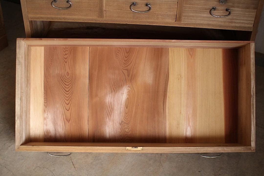 古い木製の引き出し5杯　チェスト　桐箪笥 昭和レトロ　古家具　古民家　時代家具