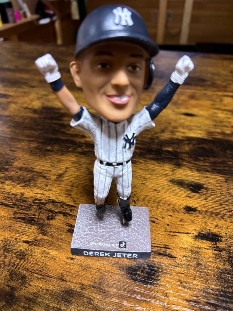 ヤンキース　ジーター　ボブルヘッド　mlb 記念品