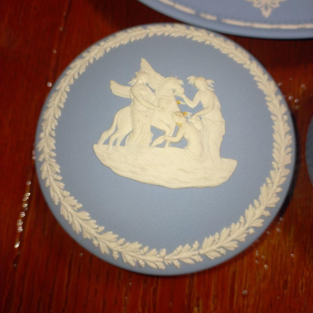  ブルーの浮彫り陶器セット ウエッジウッド