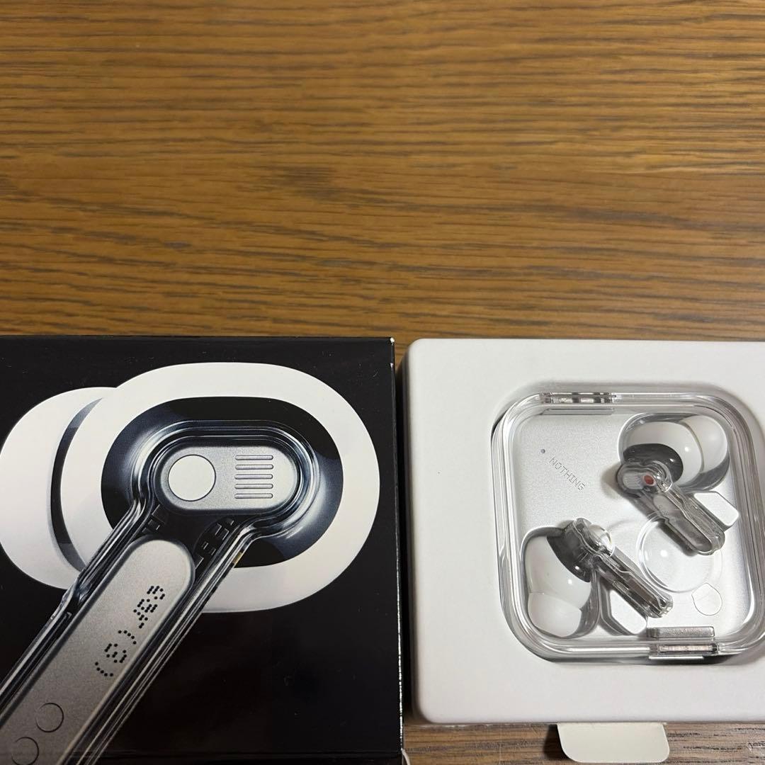 【ほぼ未使用】最新機種 nothing ear（3） ホワイト シルバー アルミ