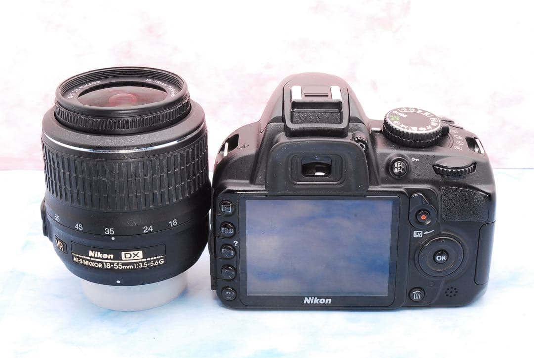 Nikon D3100☆一眼レフカメラ☆デビュー向け☆手ぶれ補正レンズ付
