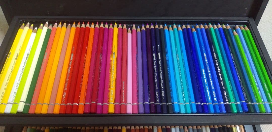 アルブレヒト・デューラーのファーバーカステルの木箱入り100色