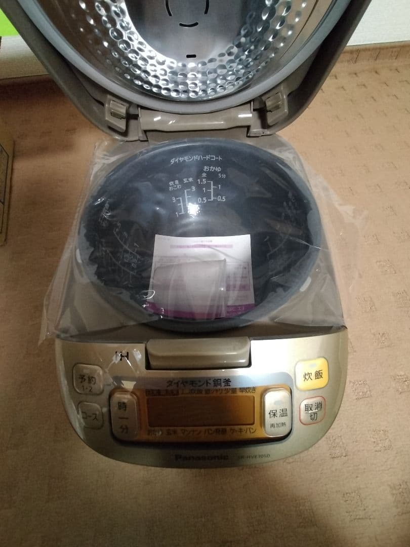 未使用品　5.5合炊飯器Panasonic SR-HVE1050-N
