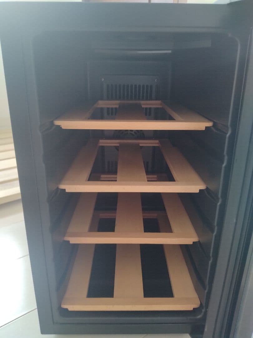 【Nyarome】PlusQ ワインセラー 8本収納 BWC-008P