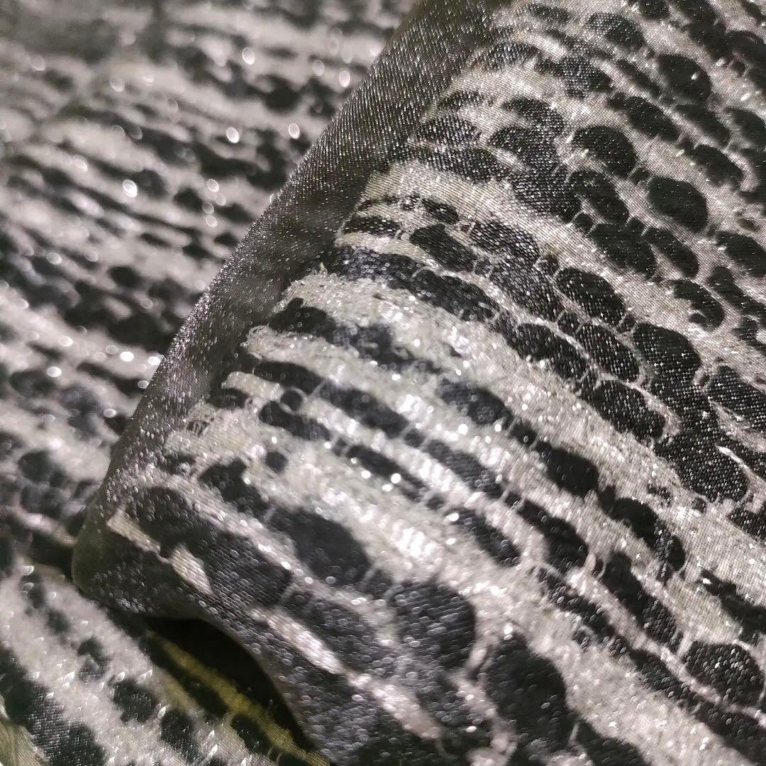 ヴィヴィアンタム シフォンヴェールに包まれたコート レース装飾